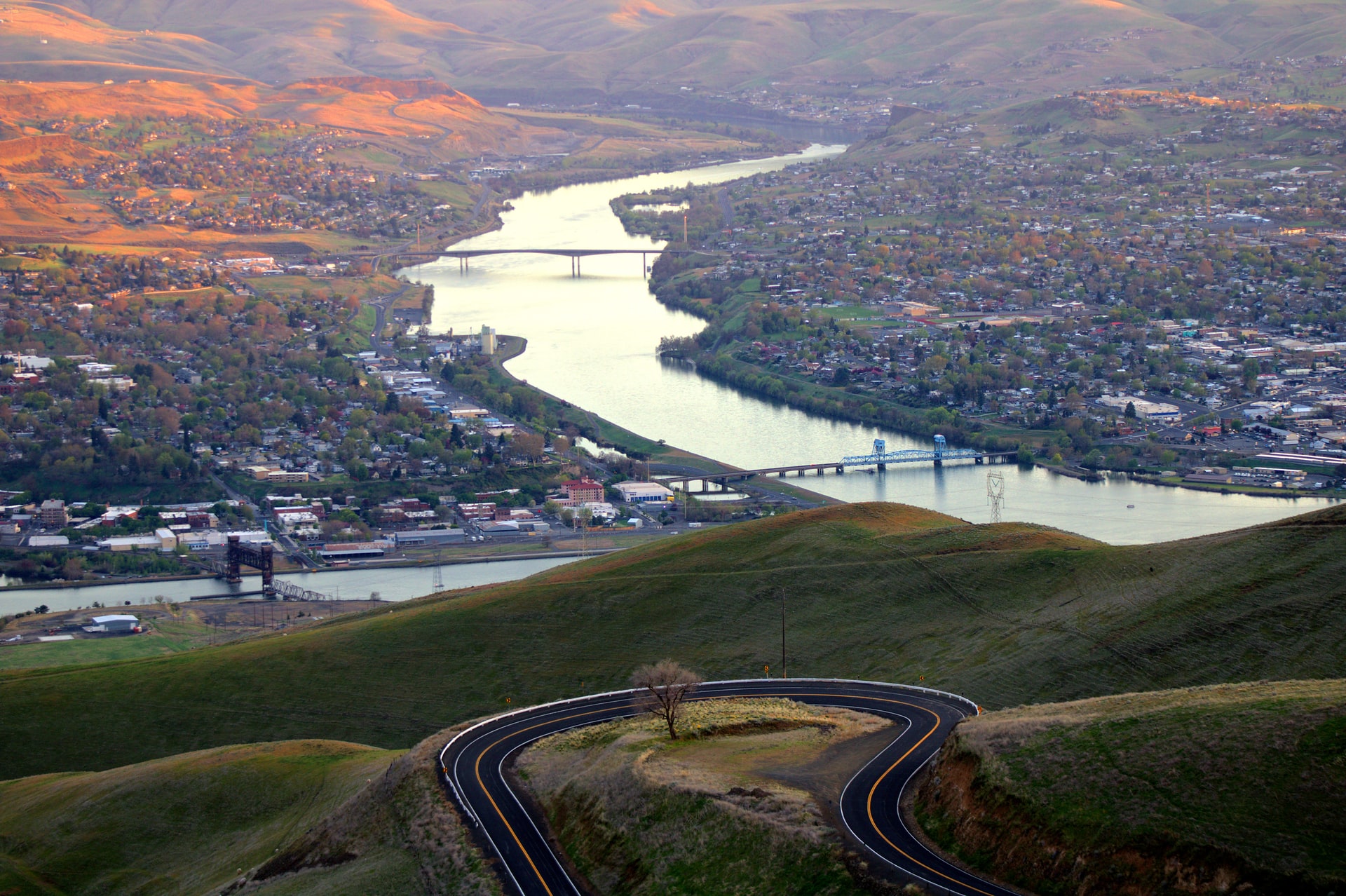 Overview of towns and river